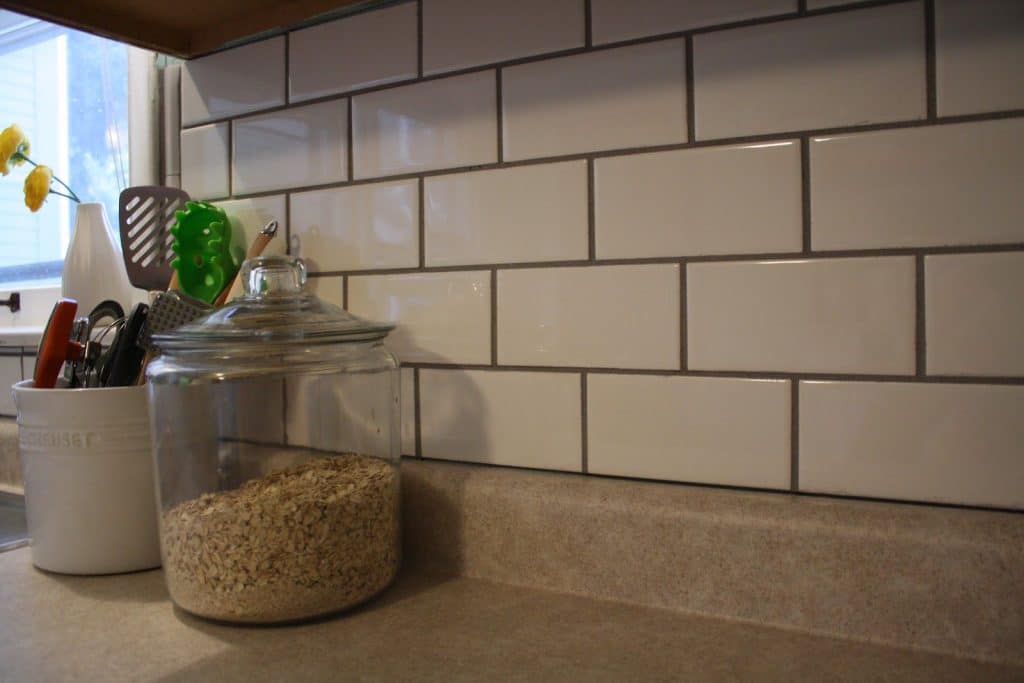 Combining White Tiles with Brown Grout