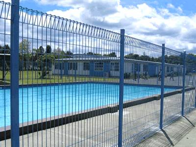 Pool Fences with Wire Mesh