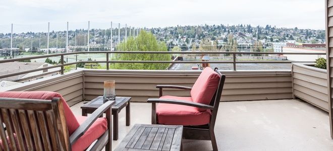 Pros and Cons of Building Horizontal Deck Railing