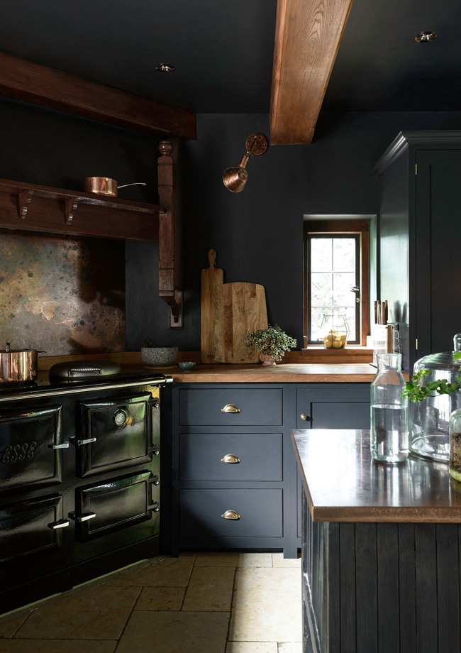 Use Black Kitchen Cabinets