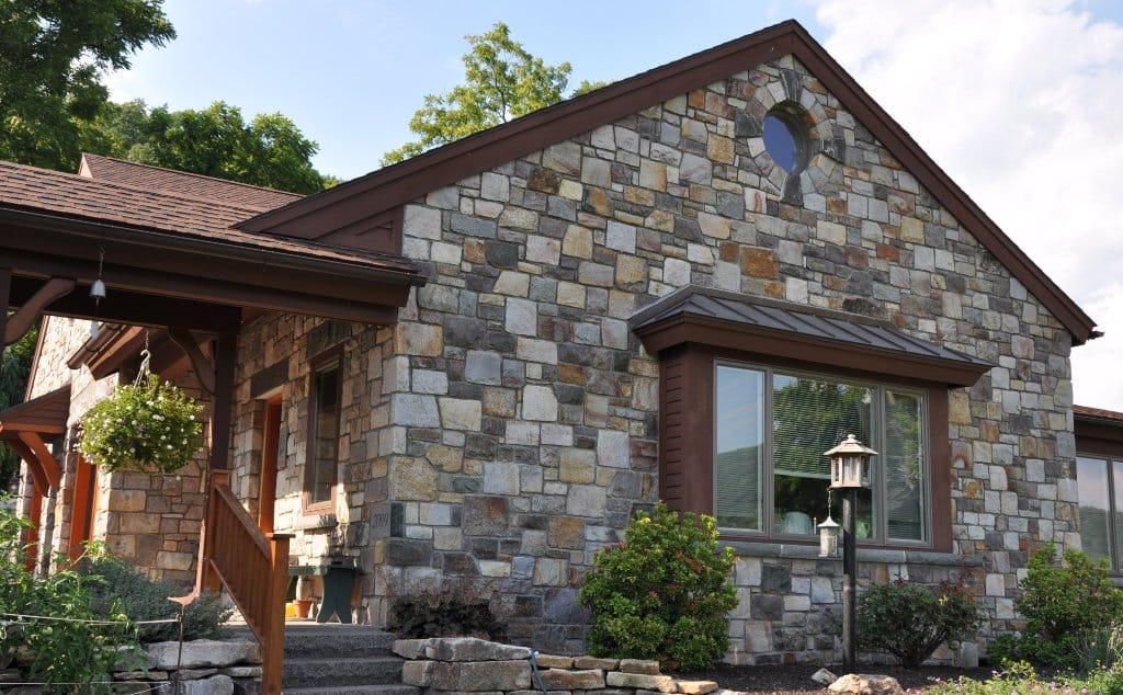 Use Quartzite Stone for House Exterior
