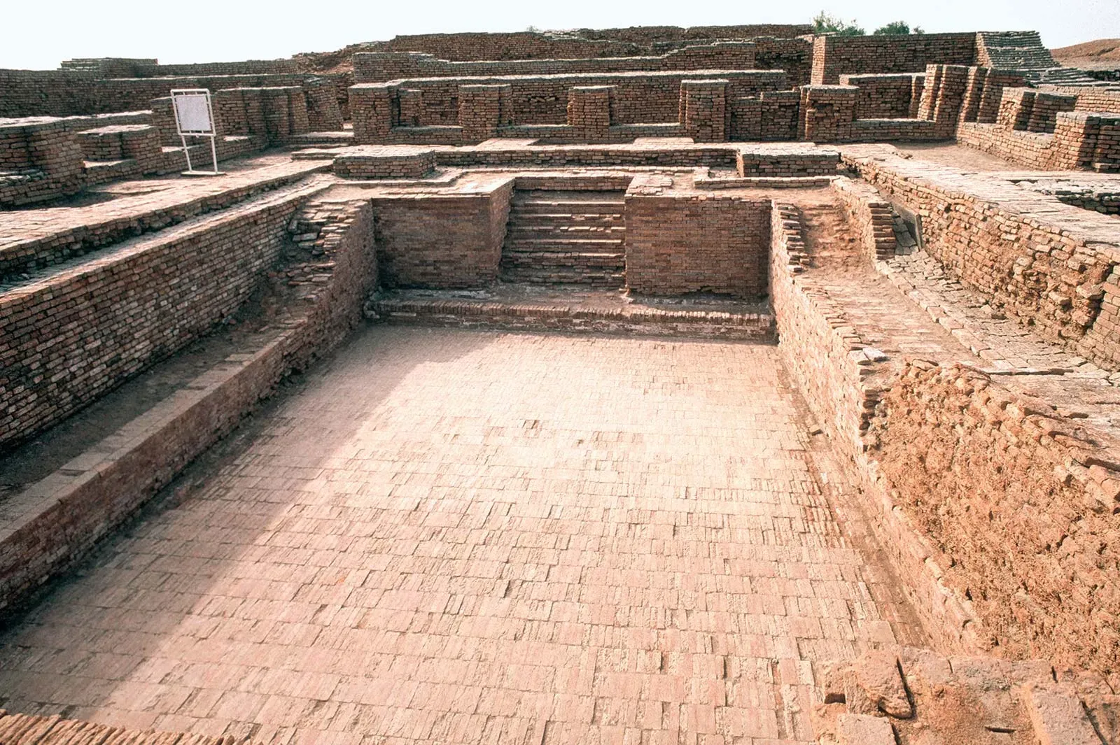 Great_Baths_of_Mohenjo-Daro