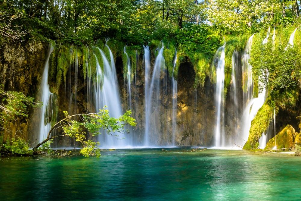 Plitvice_Lakes_National_Park_-_A_Croatian_Paradise