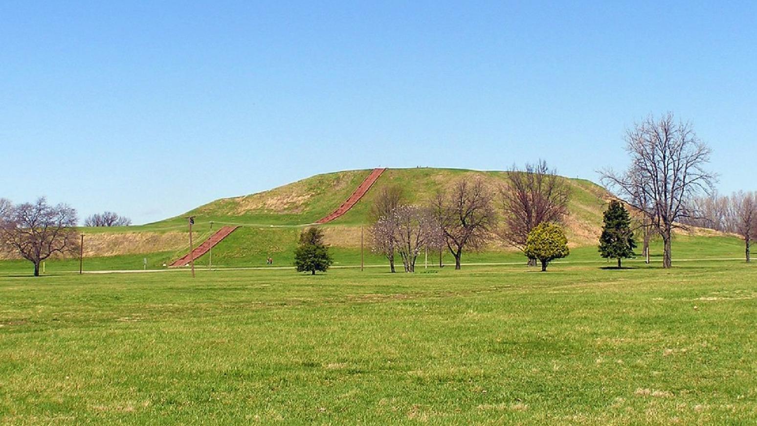 Cahokia_Mounds_Illinois_USA