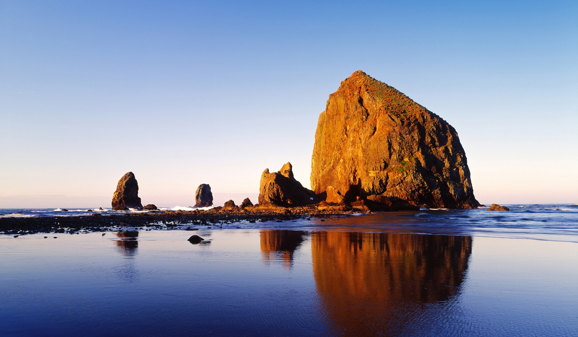 Cannon_Beach_Oregon_USA