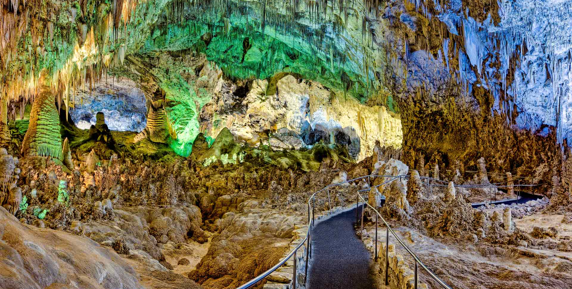 Carlsbad_Caverns_New_Mexico_USA