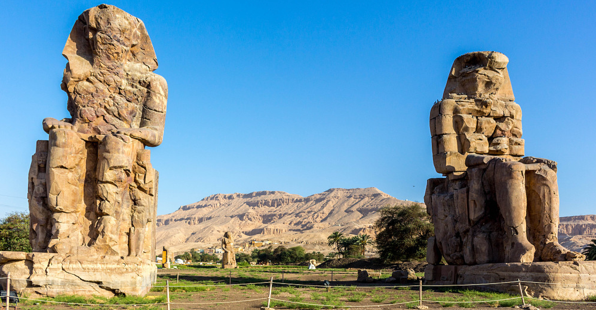 Colossi_of_Memnon_Egypt