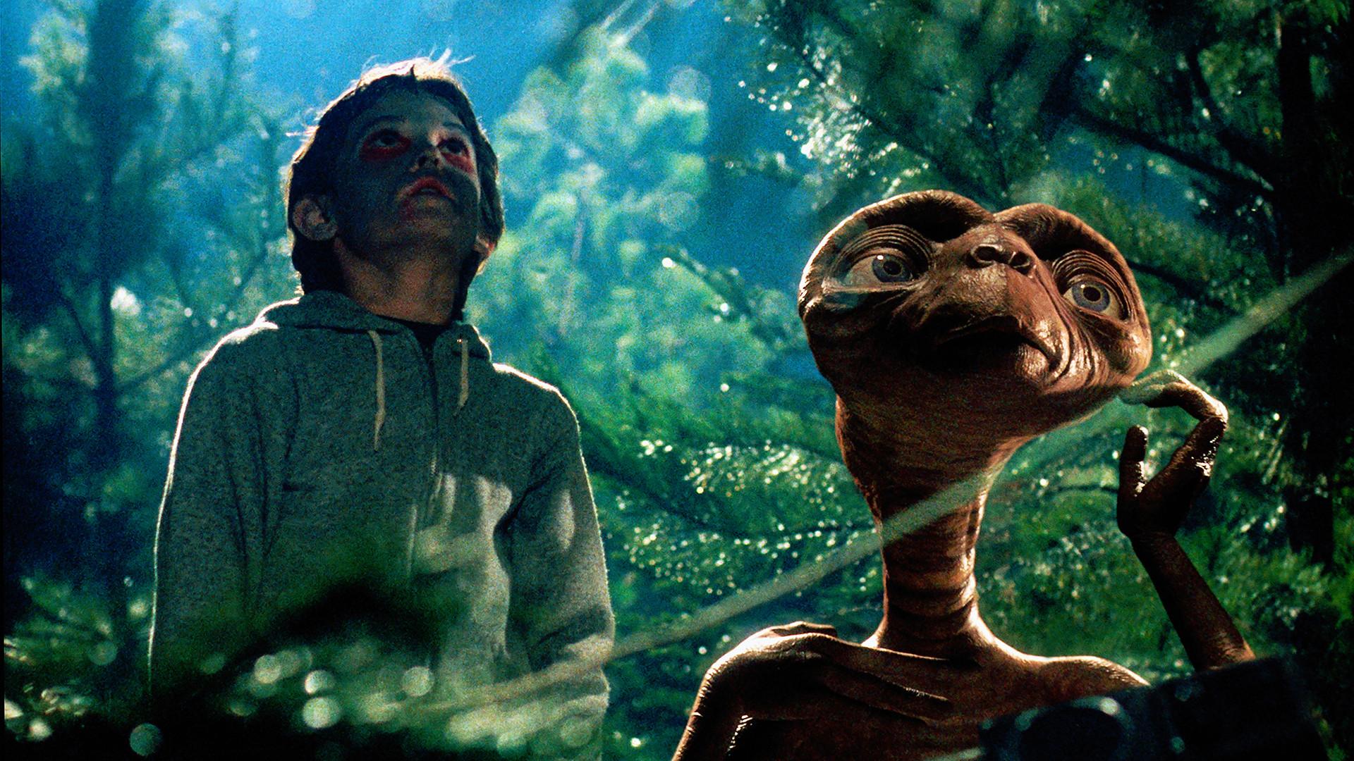 ET_the_Extra-Terrestrial_1982