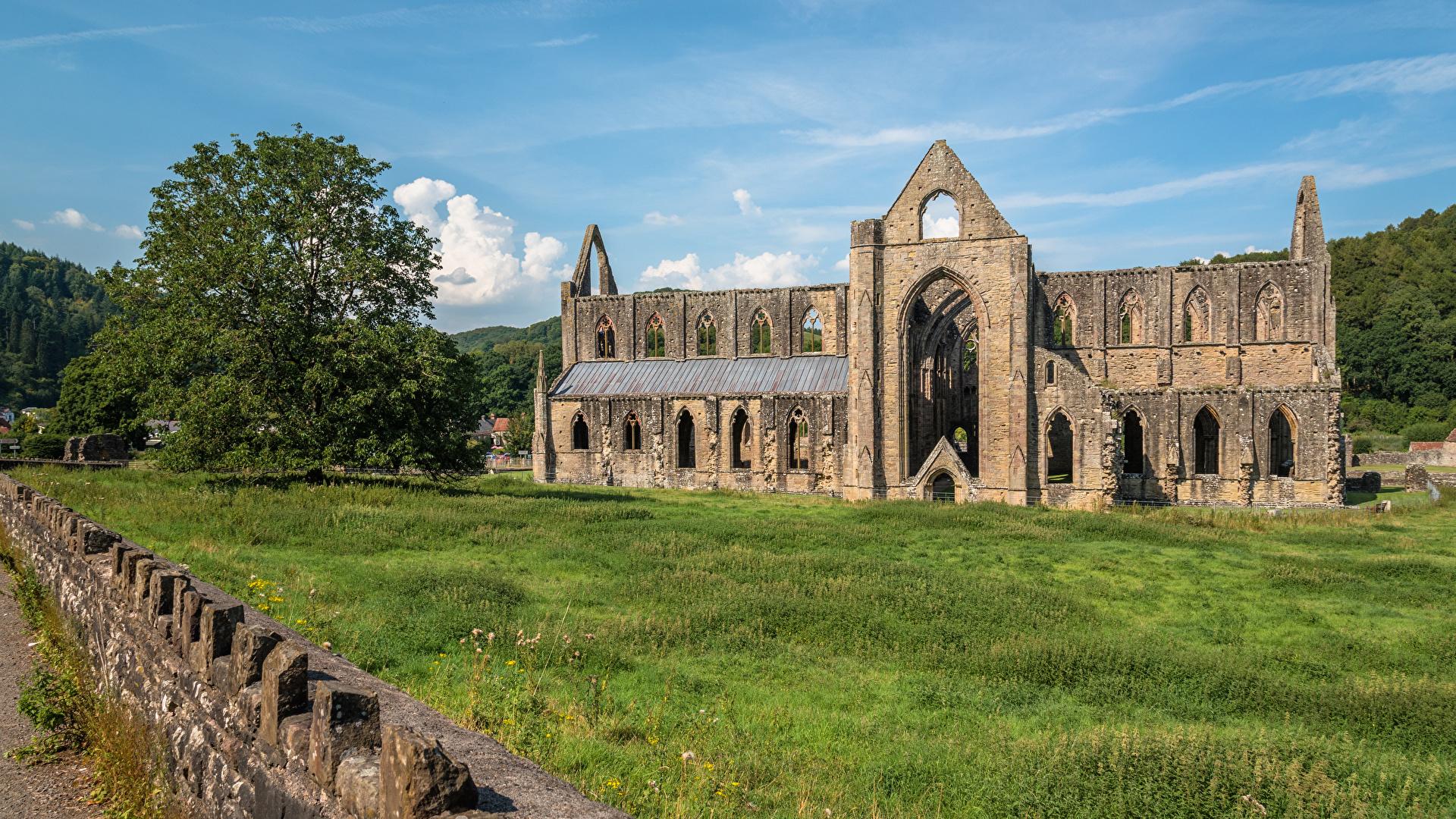 Tintern_Abbey_Wales