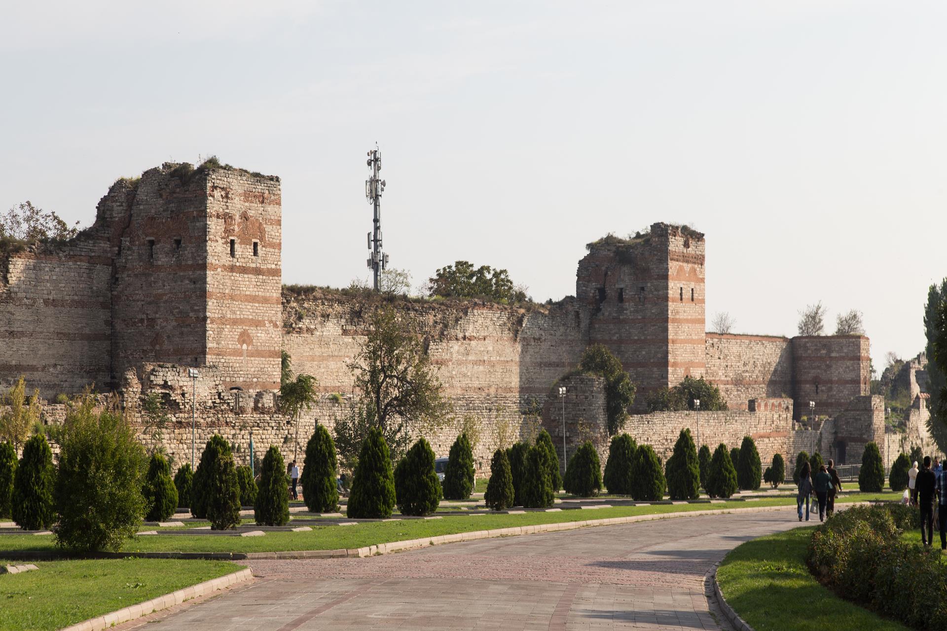 Walls_of_Constantinople_Turkey