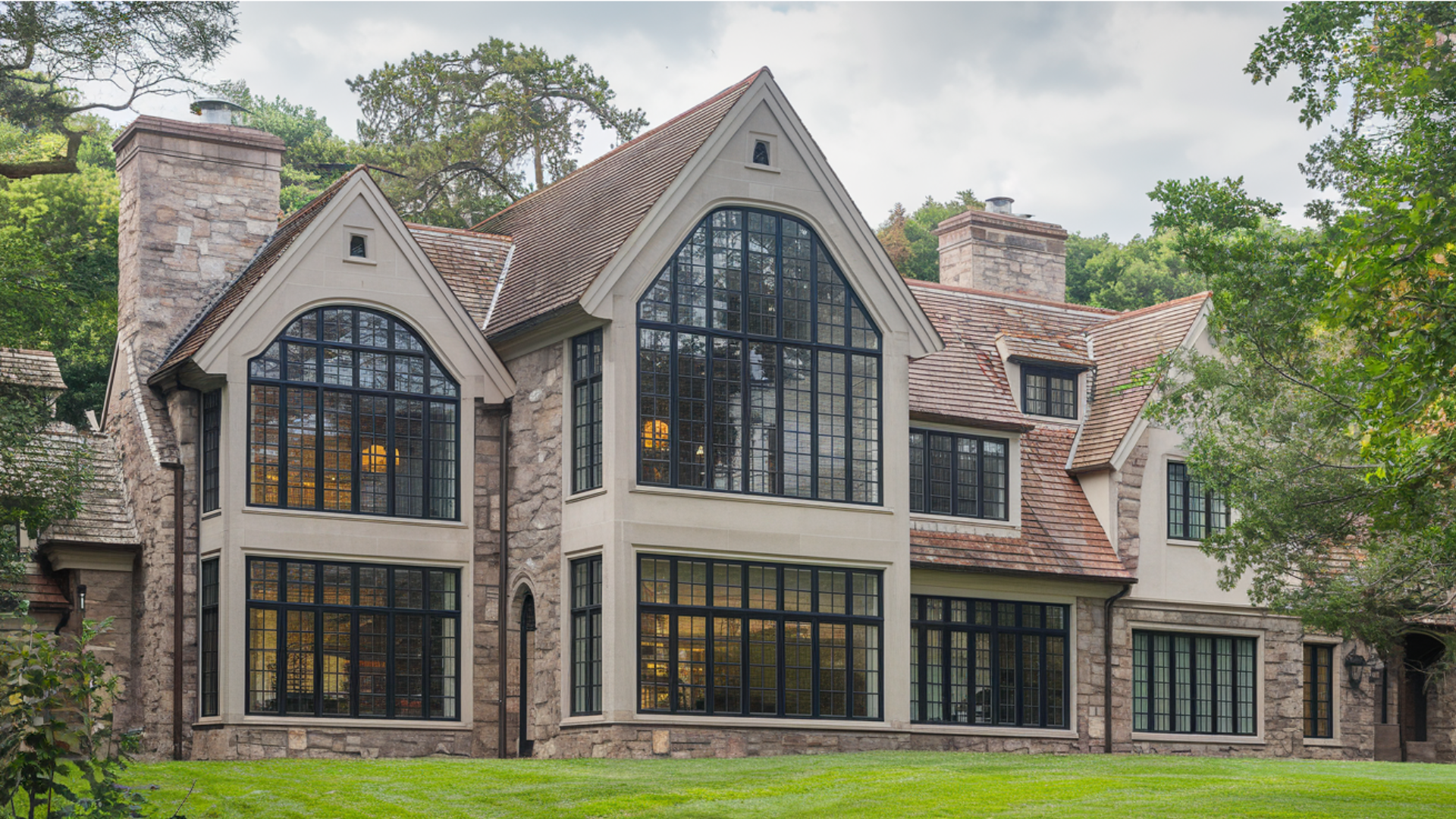 Tudor_House_with_Large_Open_Windows