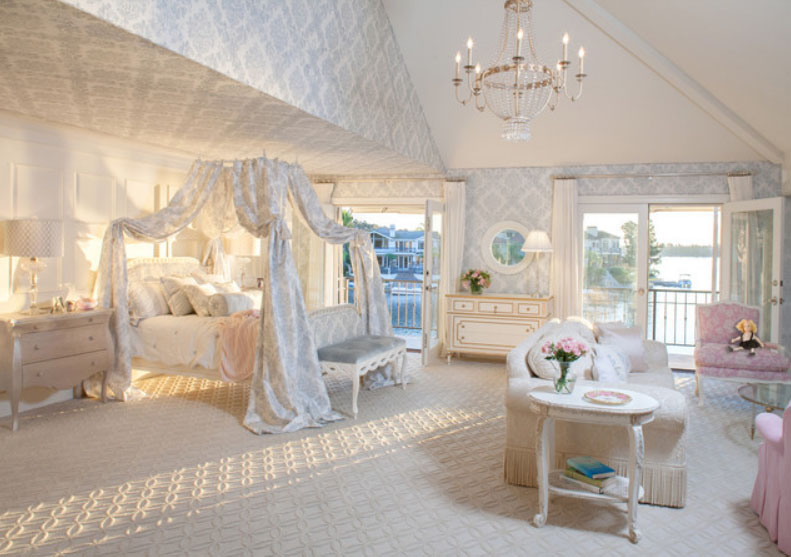 Dreamy Canopy Bed