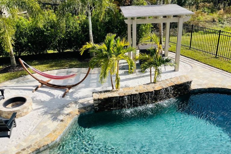 15 Stunning Pool Landscaping Ideas to Enhance Your Backyard
