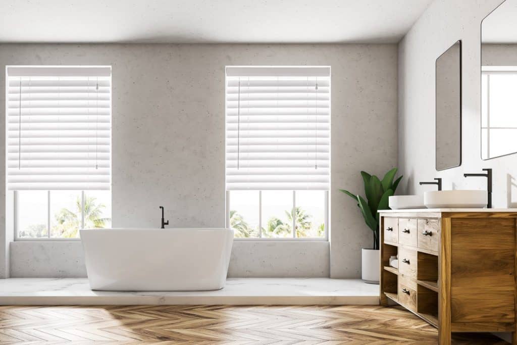 Control Privacy in The Bathroom with Venetian Blinds