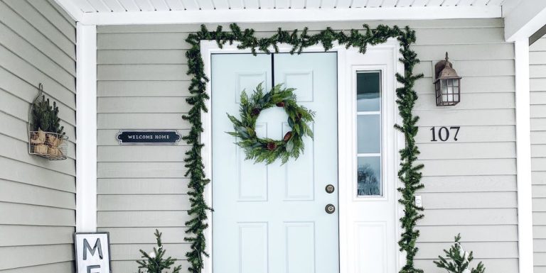 Front Door Wreaths to Welcome Your Visitors with Cheer!
