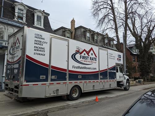 Why Hiring Professional Movers for Local Moves in Ottawa Is Worth It