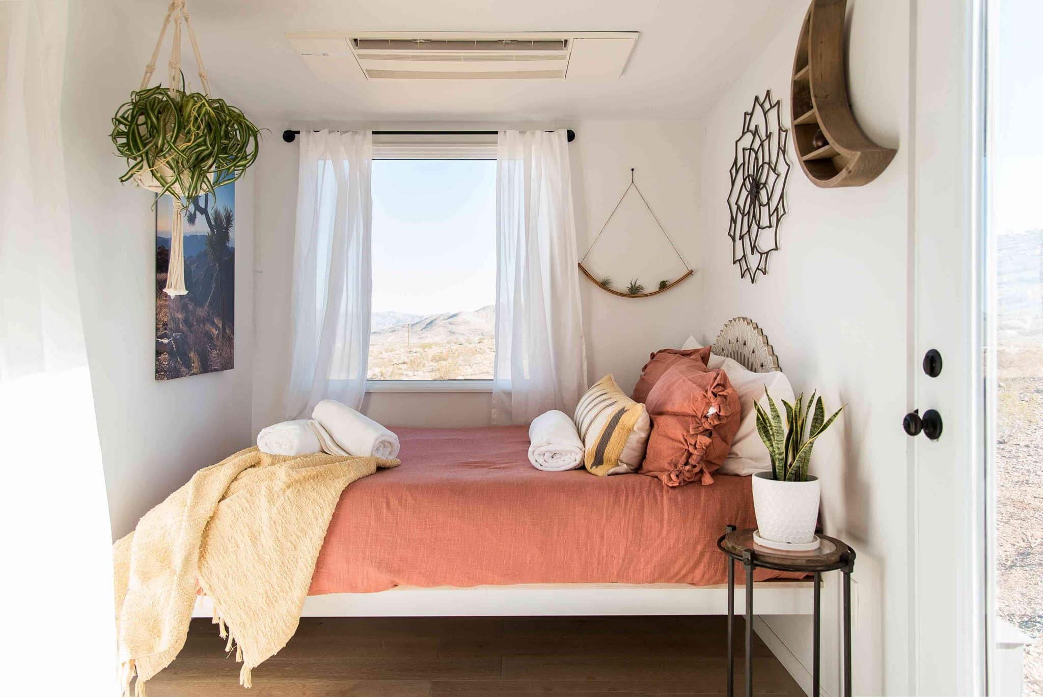 Smart Bedroom Solutions: How to Design Guest Rooms for Function, Style, and Space
