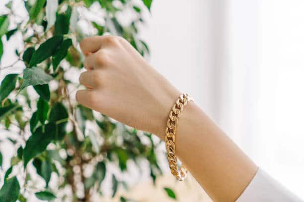 The Symbolism Behind Gold Bracelets: More Than Just Jewelry