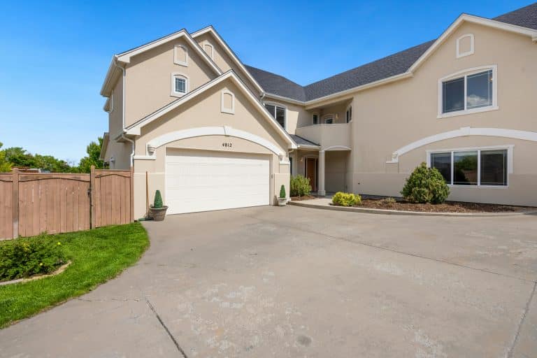 Choosing the Right Roller Garage Doors for Your Home