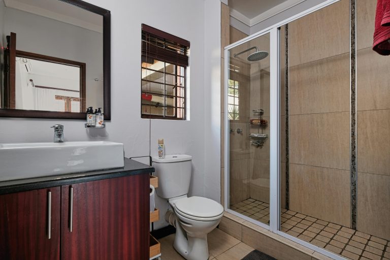 How Your Chosen Bathroom Layout Affects Plumbing