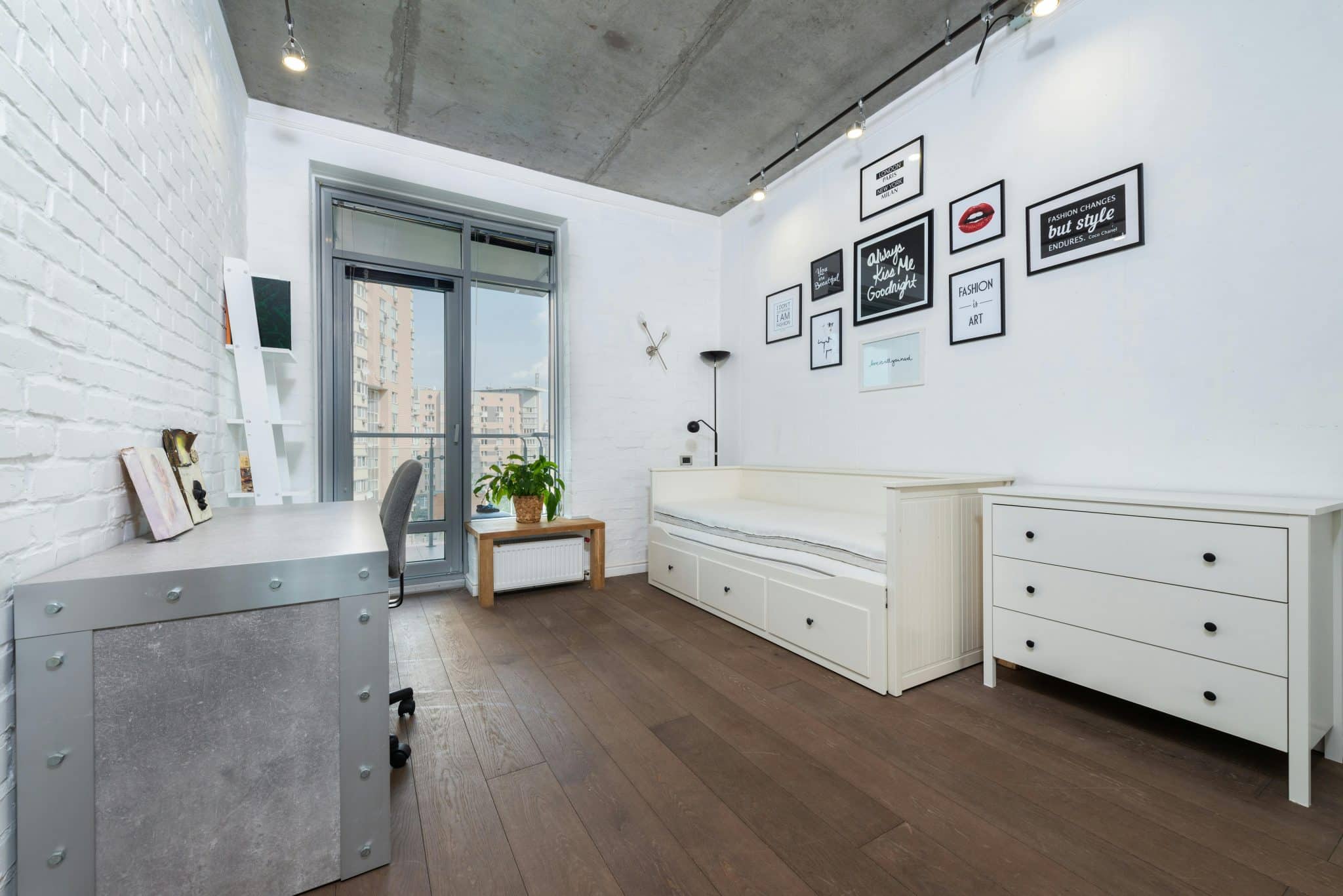 The Complete Guide to Office Pictures for Wall Décor