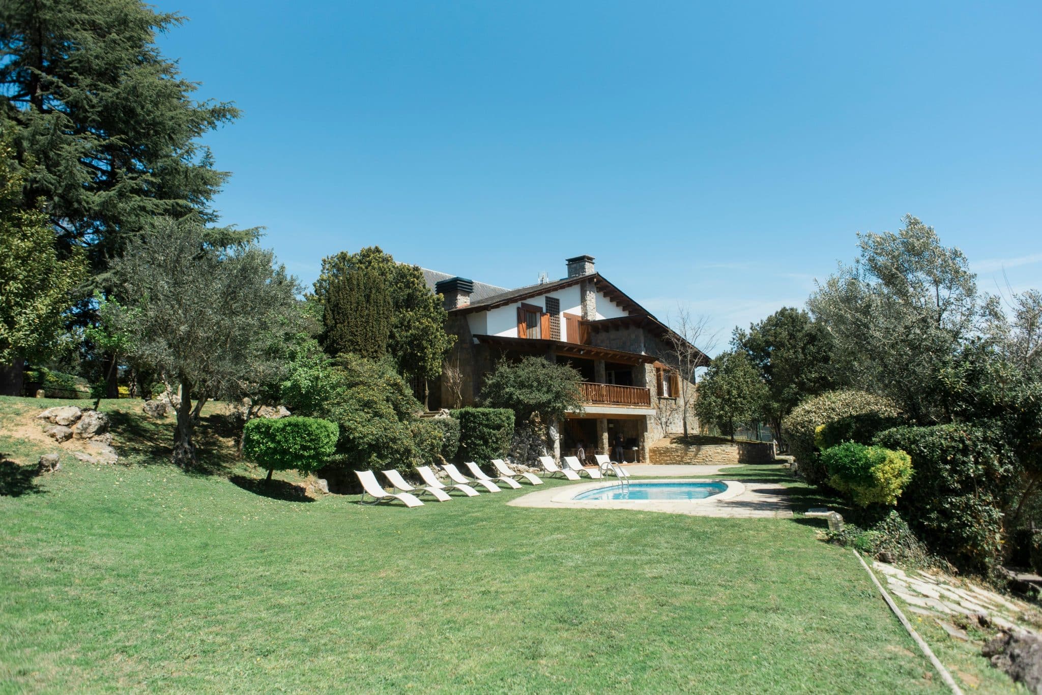 Choosing the Right Above-Ground Pool for Your Yard