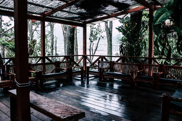 How to Choose the Right Deck Builder for Your Home