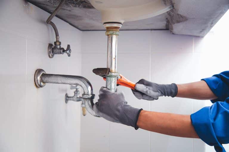 7 Signs A Plumbing Contractor Is Taking Advantage of You for Plumbing Repairs