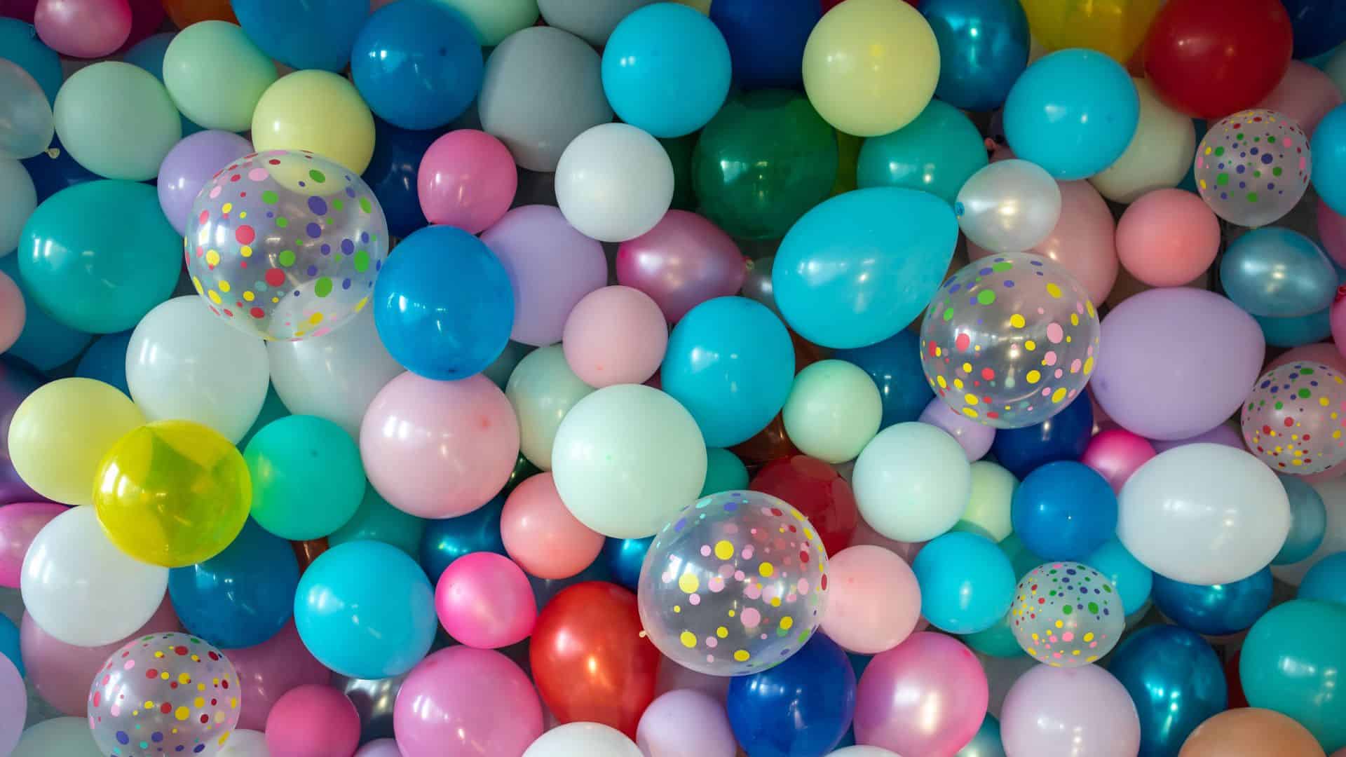 how-to-hang-balloons-on-wall