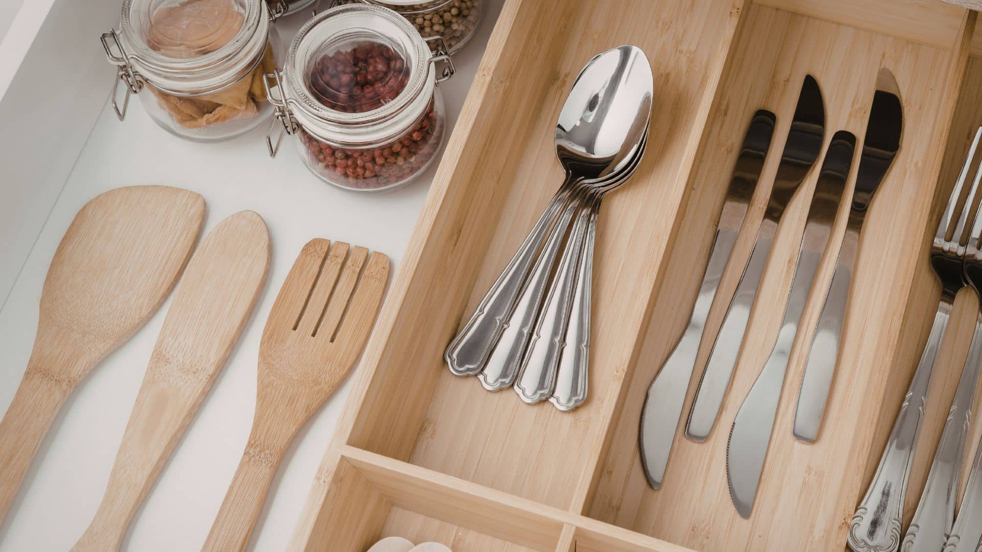 how-to-organize-kitchen-drawers