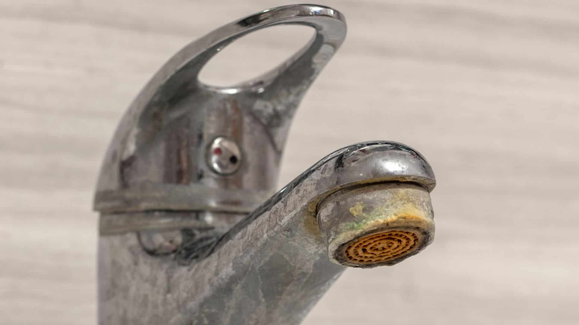 how-to-remove-hard-water-stains