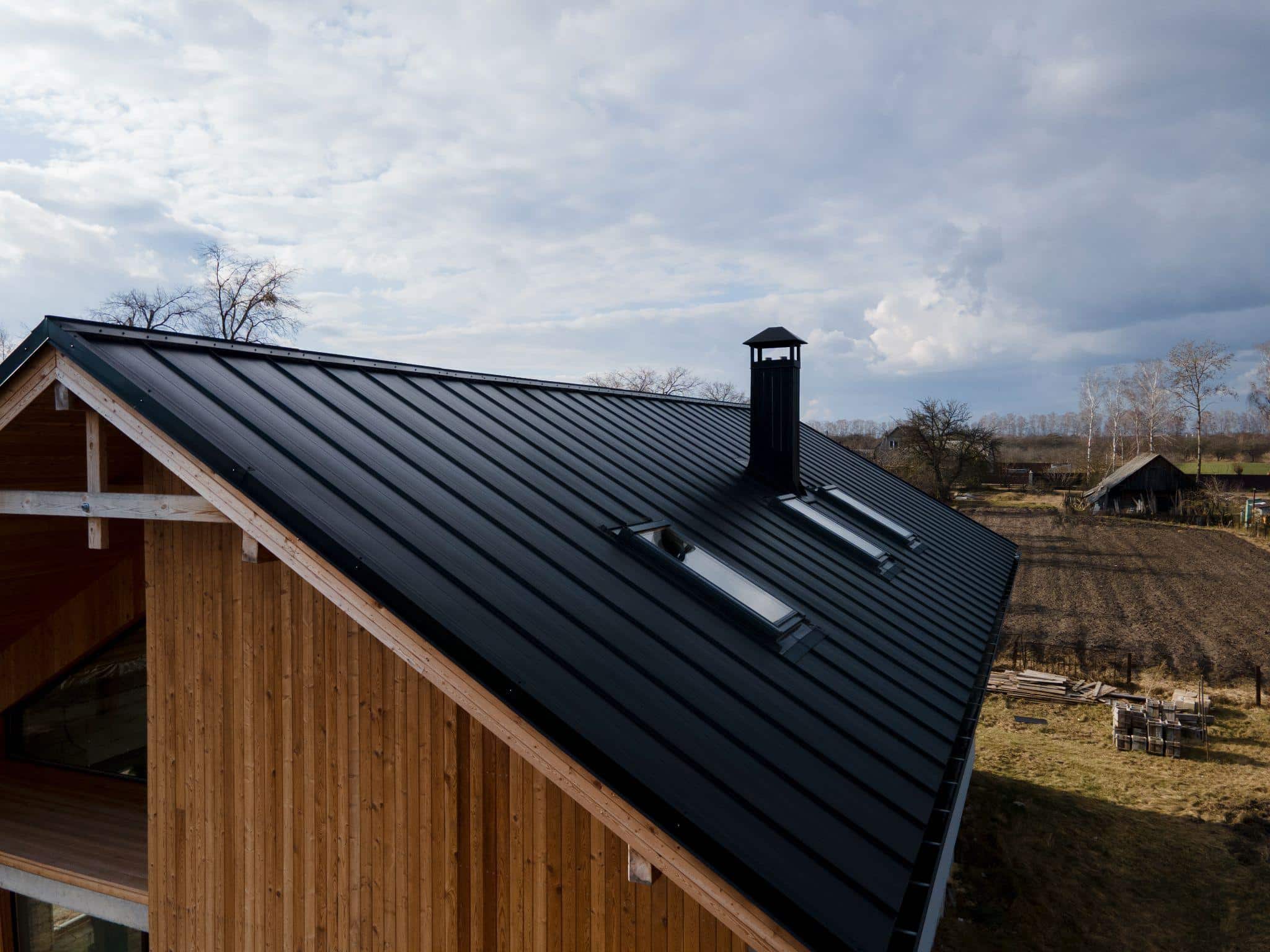 Asphalt Shingles vs. Metal Roofing: Which Is Right for Your Home?