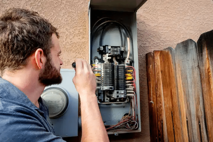 5 Critical Benefits of Hiring an Emergency Electrician