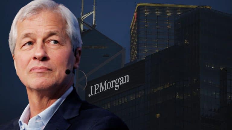 Jamie Dimon with the JPMorgan Chase headquarters in the background