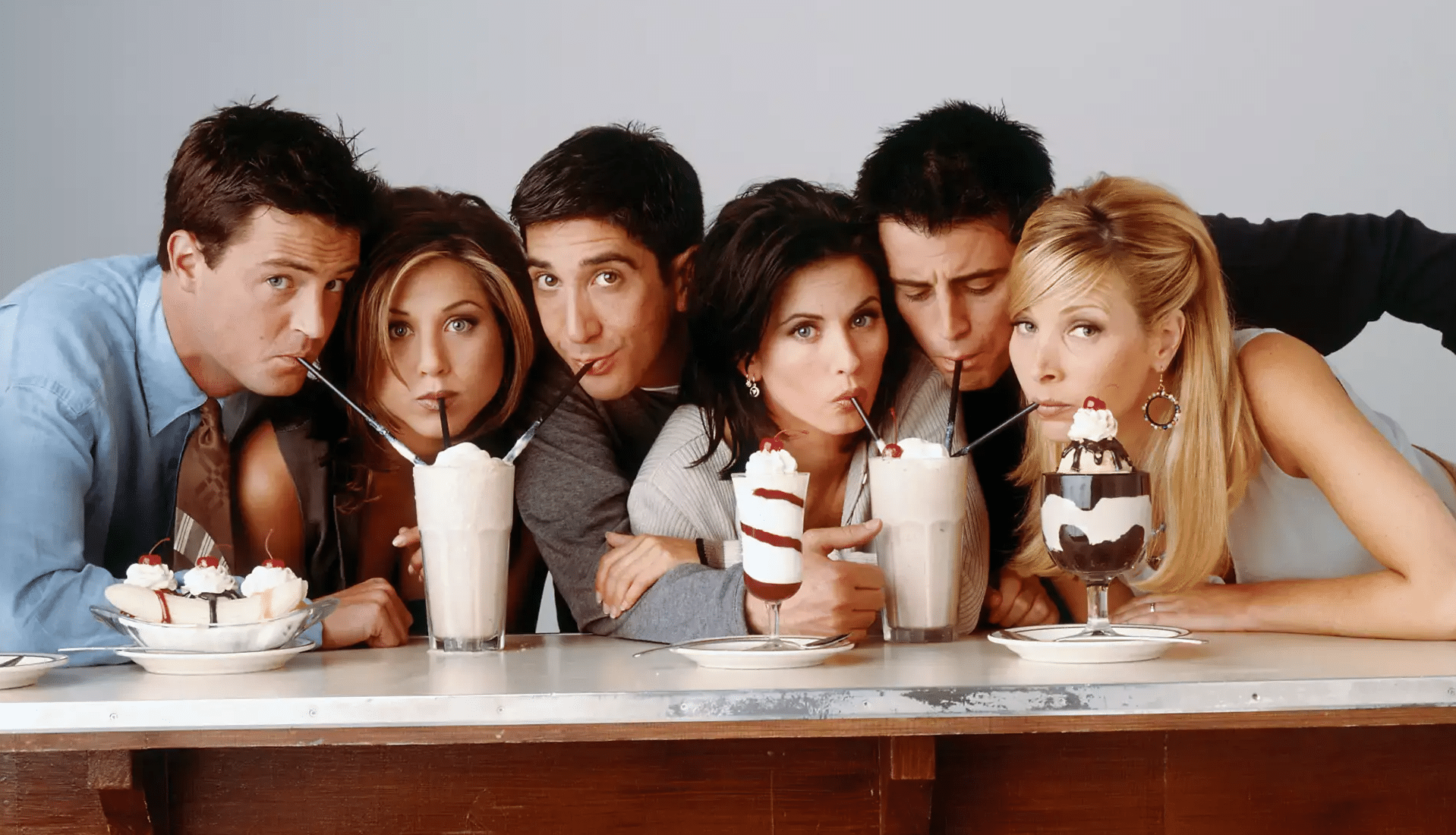 the entire cast of friends in a photoshoot by nbc