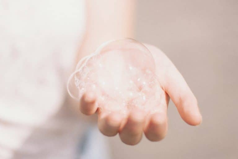 Shower Oil vs Shower Gel: Which Is Right for Your Skin?