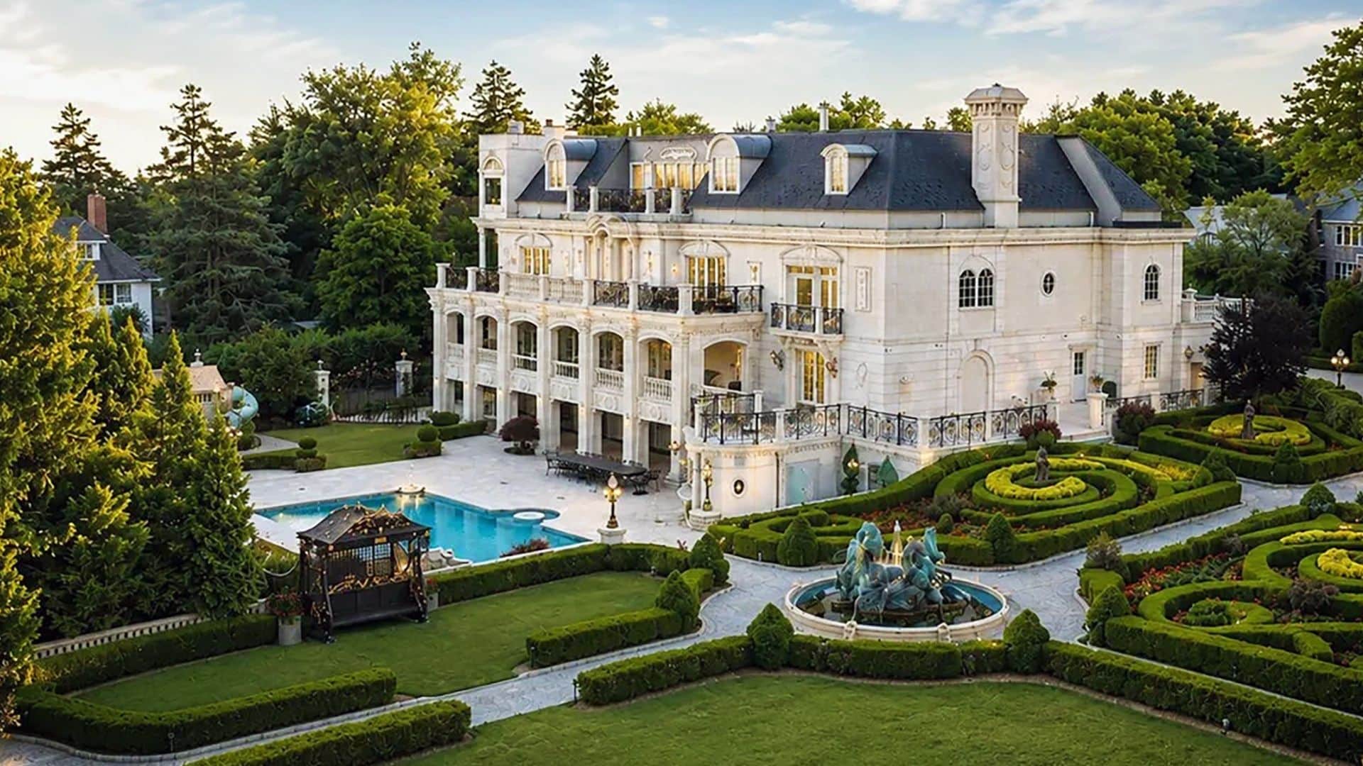 Exterior view of a luxury estate once owned by Reba McEntire