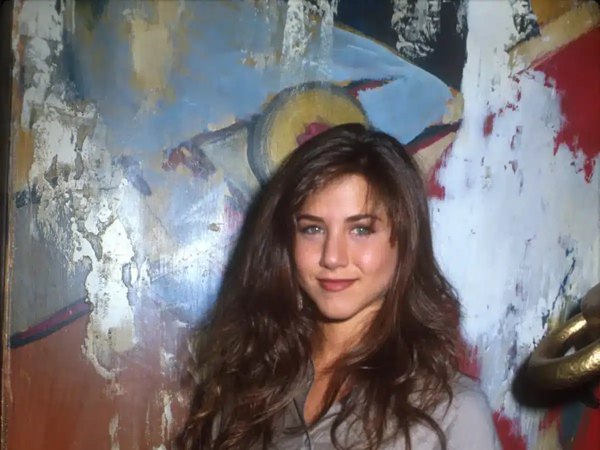 a picture of the young jennifer aniston before she was casted in the sitcom, friends'